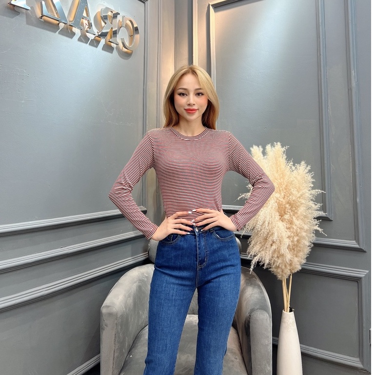 Áo thun tay dài nữ CRAZYTEEN cổ tròn họa tiết sọc AT0261