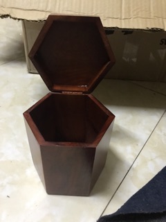 Hộp đựng chè lục lăng