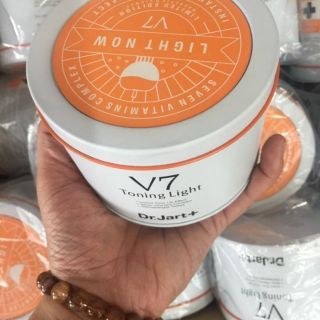 Kem dưởng v7 hủ lớn