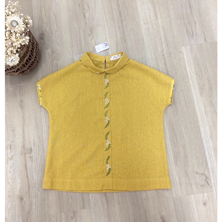 Áo linen vàng thêu tay viền hoa cổ sơmi LÁ IN HOA