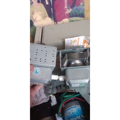 Súng lò vi sóng cũ tháo máy còn đẹp chạy tốt.