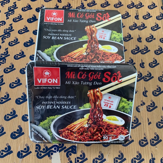 Mì xào tương đen Vifon, khay 90g