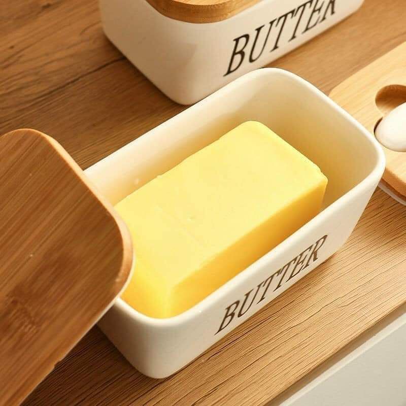 HỘP ĐỰNG BƠ NẮP GỖ KÈM DAO PHẾT BẰNG SỨ