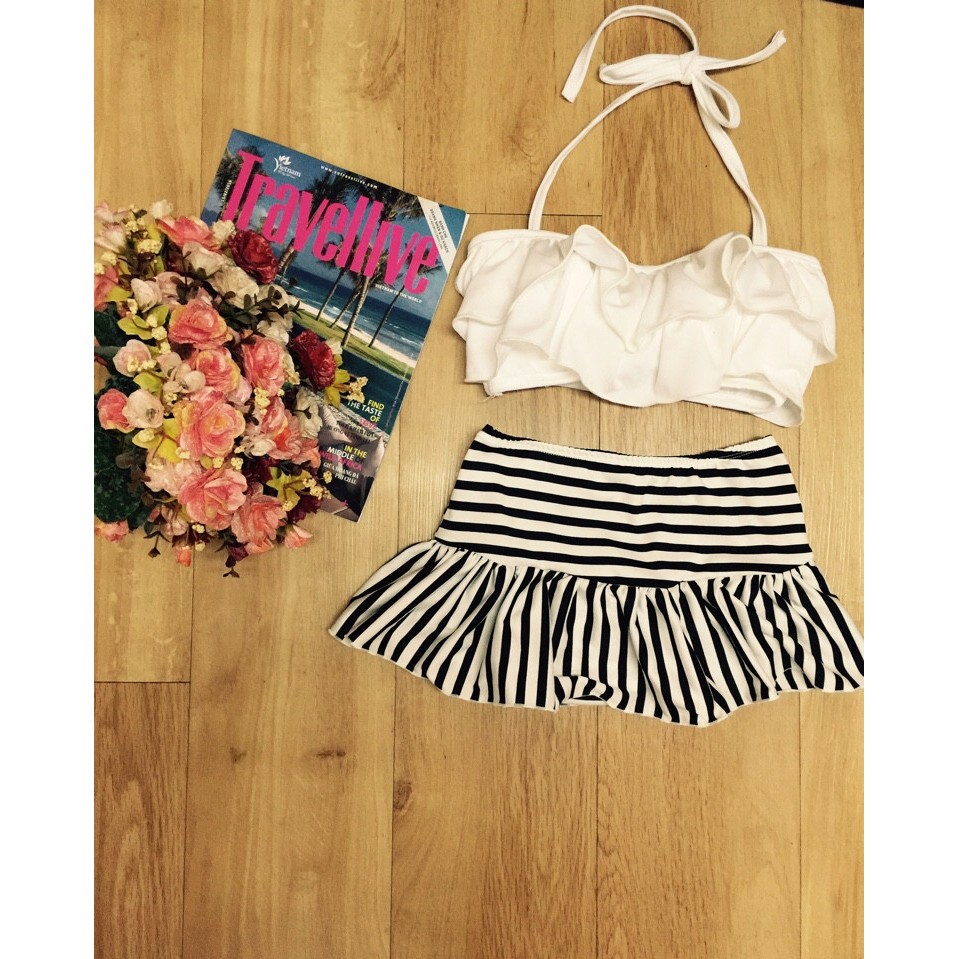 Bikini bèo trắng váy sọc