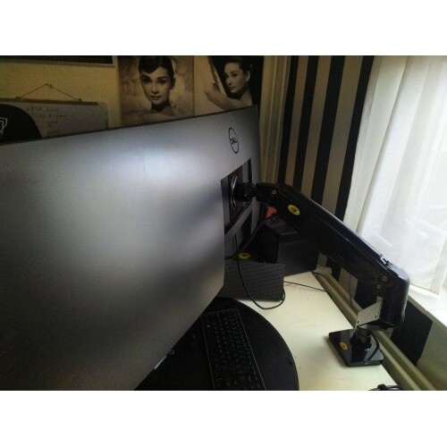 F100  Giá treo màn hình máy tính và tivi NB F100A 22-35 inch