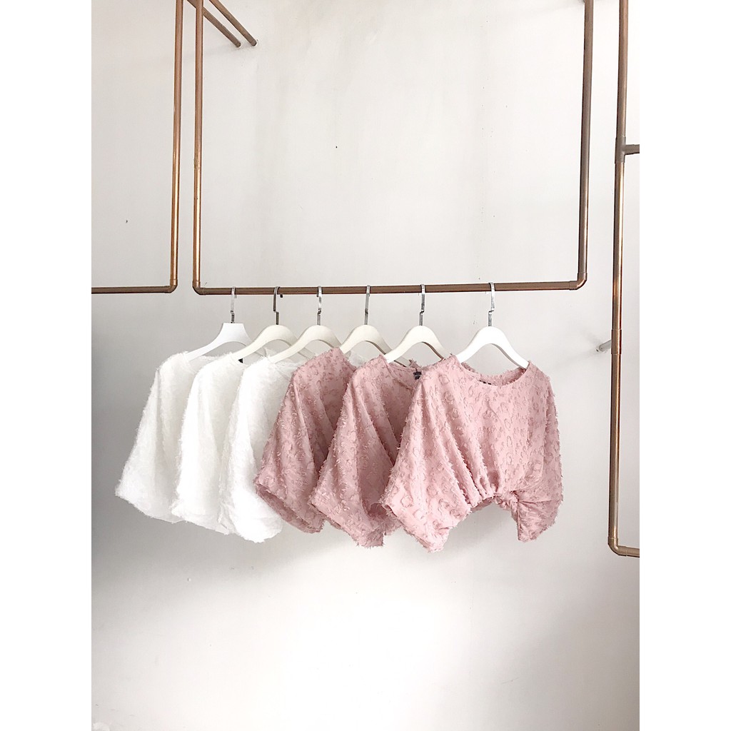 YU CHERRY | Áo nữ croptop cánh dơi, chất vải voan mịn đính lông vũ Wings Top YA343