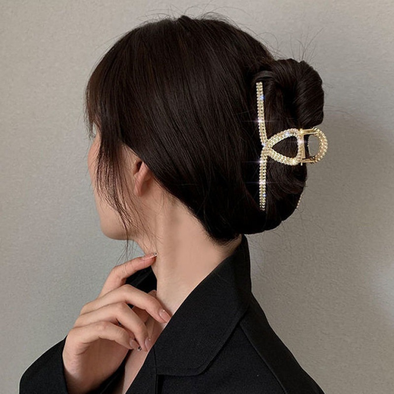 Kẹp TóC HìNh Hoa HồNg / Cá MậP ĐíNh Kim Cương Giả ThờI