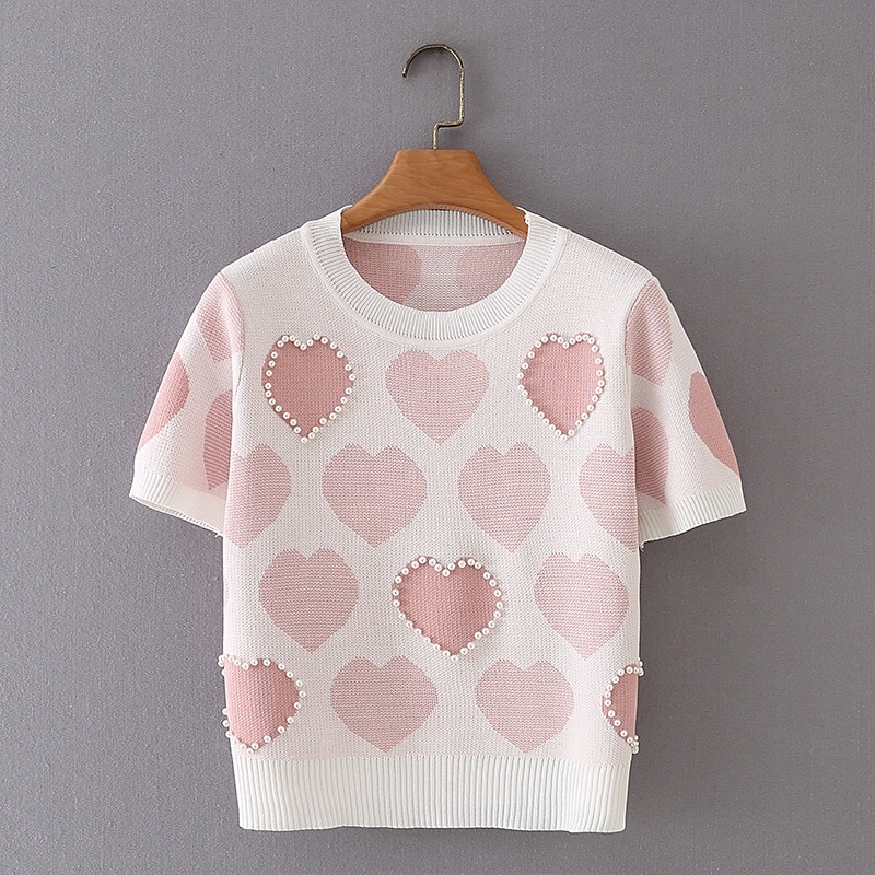 Áo len hình trái tim đính trai