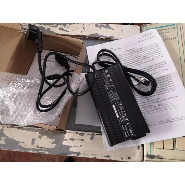 Sạc pin xe điện 48V, 72V  có quạt có đèn báo đầy