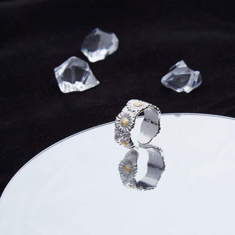 Nhẫn Đôi Họa Tiết Hoa Cúc Nhỏ Đính Kim Cương Thời Trang Cao Cấp