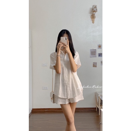 Set bộ áo sơ mi xẻ lưng kèm quần short ống rộng chất đũi gân_Linhchi.studio