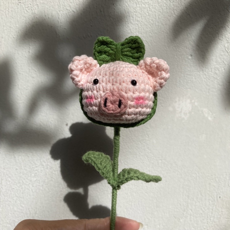 Bông hoa hình con heo bằng len đáng yêu