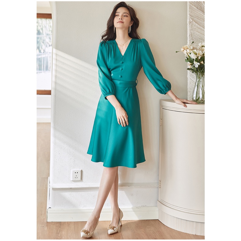 Đầm cổ tim tay phồng dài dáng váy xoè màu trơn tối giản