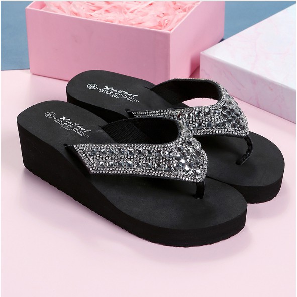 Dép nữ thời trang xỏ ngón đính đá sang trọng đế cao 5cm DN16