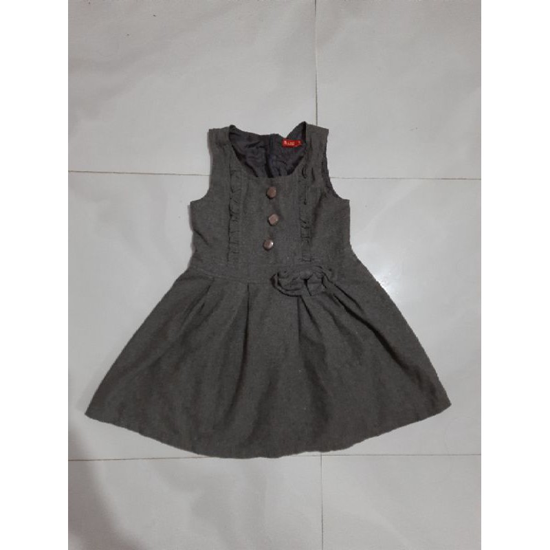 Thanh lý váy dạ hiệu bé gái 4 - 5 tuổi màu ghi size 8 used