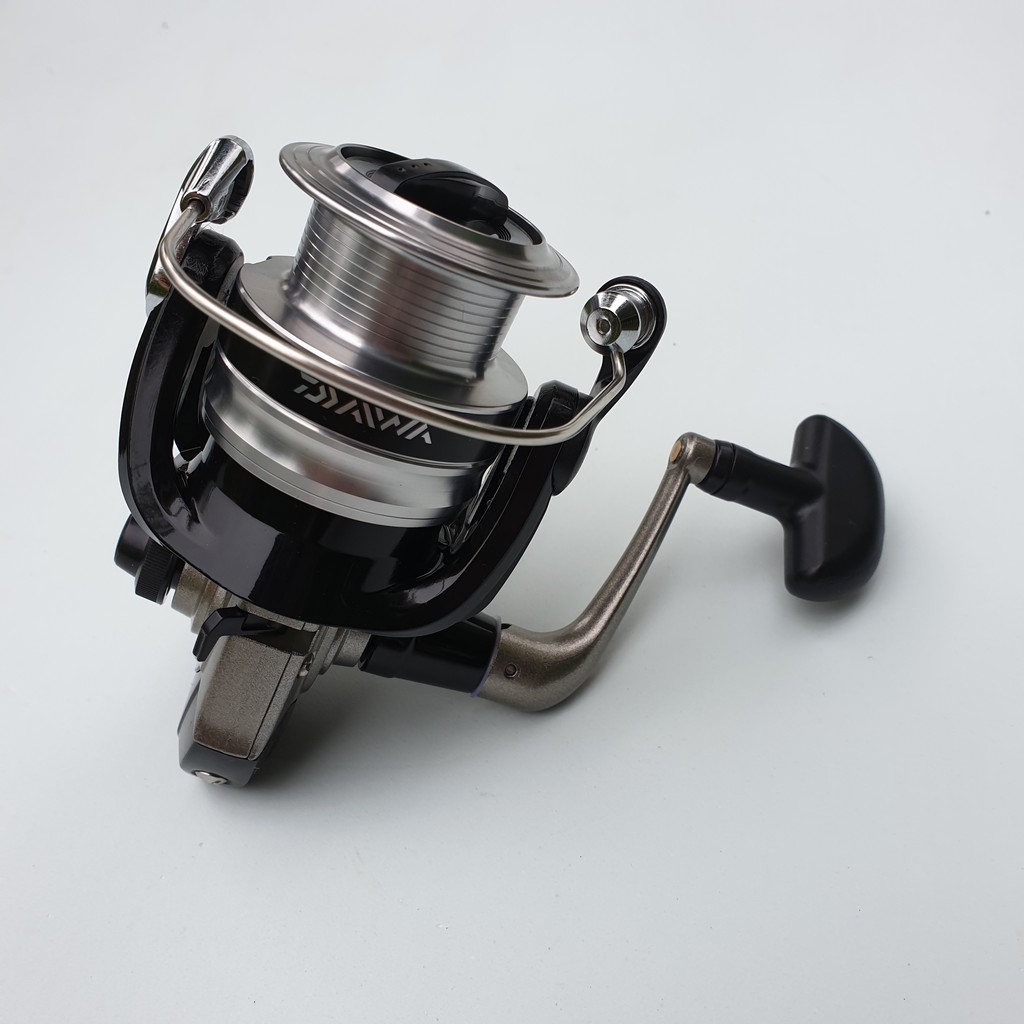 Siêu bền Máy câu cá DAIWA STRIKEFORCE 2500-B Và DAIWA STRIKEFORCE 4000-B