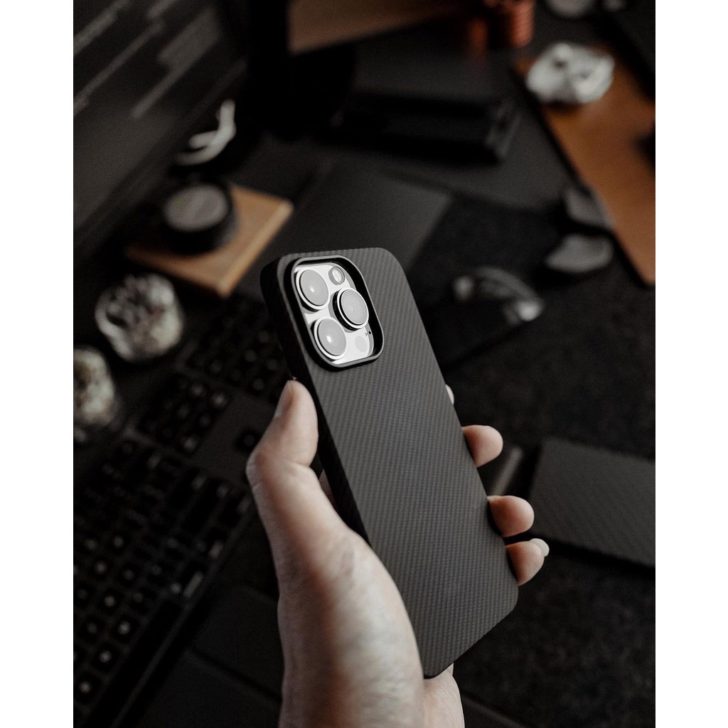 Ốp lưng Pocketo chất liệu Aramid Fiber cho iPhone 12, 13 Sợi Kevlar | Siêu mỏng, siêu bền