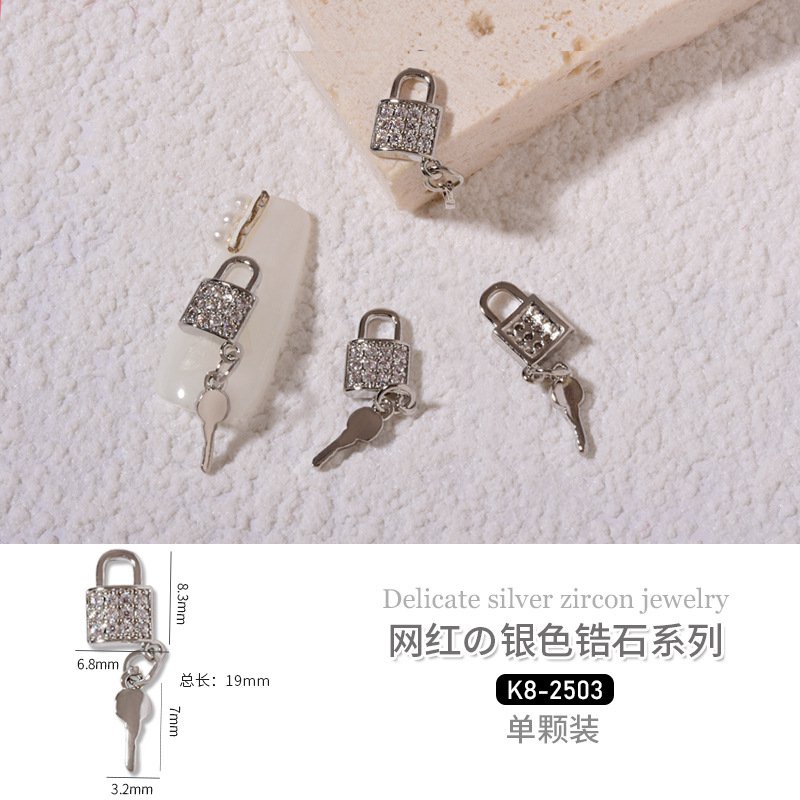 Phụ Kiện Trang Trí Móng Tay Hình Gấu Bạc Dễ Thương Bắt Mắt