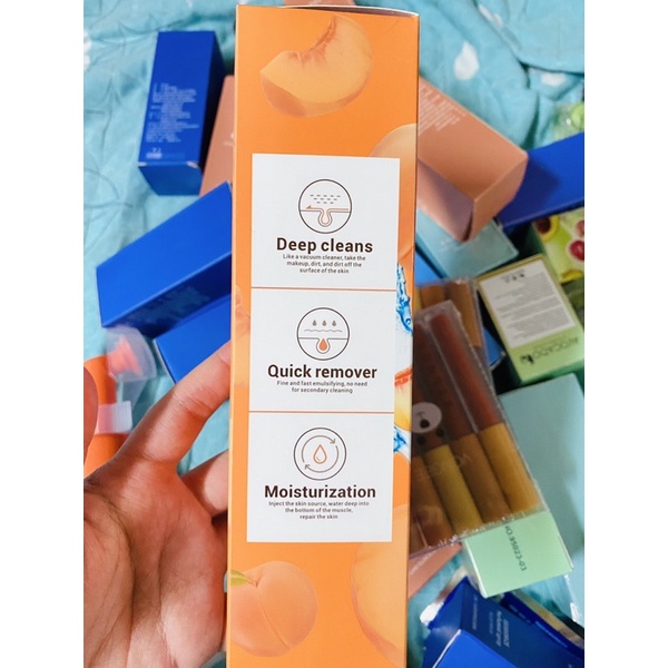 Sữa Rửa Mặt Tạo Bọt Có Đầu Massage Kiss Beauty Peach Silky Milk Deep Cleaning