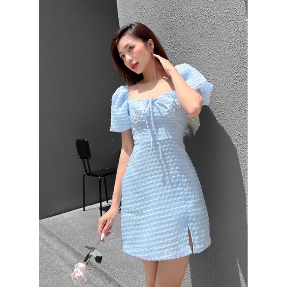 Đầm body nữ tay ngắn phồng cổ vuông màu xanh biển phối chuỗi nổi xinh xắn - Byveestyle