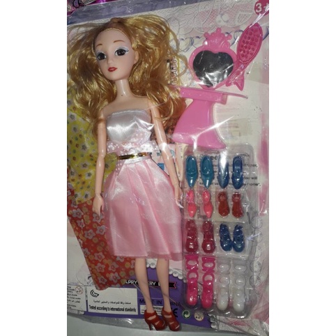 Sét bé khớp có 11 khớp mắt ngọc cao 30 cm và 8 đôi giày+ 2 cái váy+ bàn trang điểm