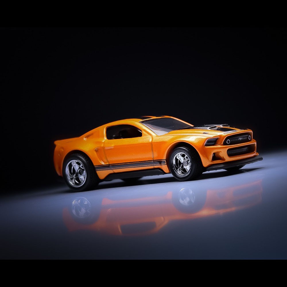 Xe mô hình Hot Wheels 2014 Custom Mustang Cruise Boulevard Premium Car Culture