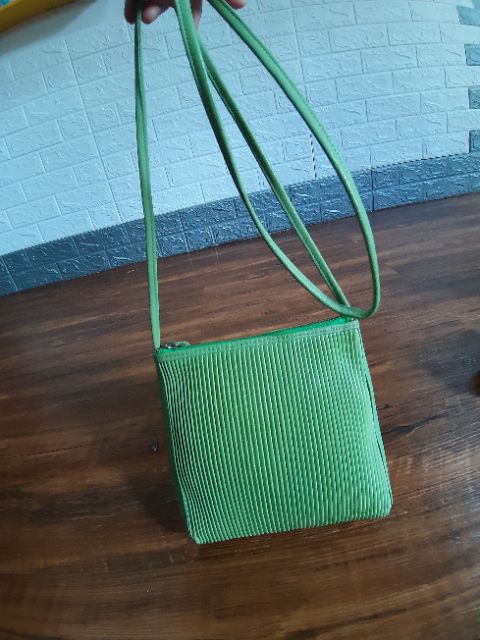 Túi đeo chéo size mini. Da thật