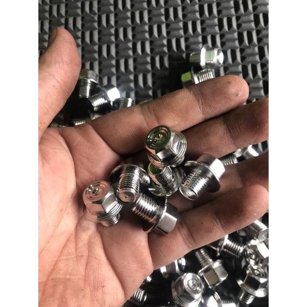 Ốc kiếng inox304 mẫu thái V2 dành cho mọi dòng xe