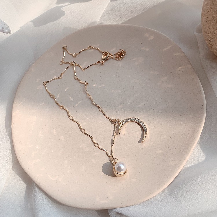 XiaoboACC Dây Chuyền Thiết Kế Mặt Dây Hình Mặt Trăng Phối Hạt Ngọc Trai Thời Trang Xinh Xắn Cho Nữ