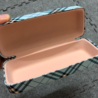Hộp đựng kính moden