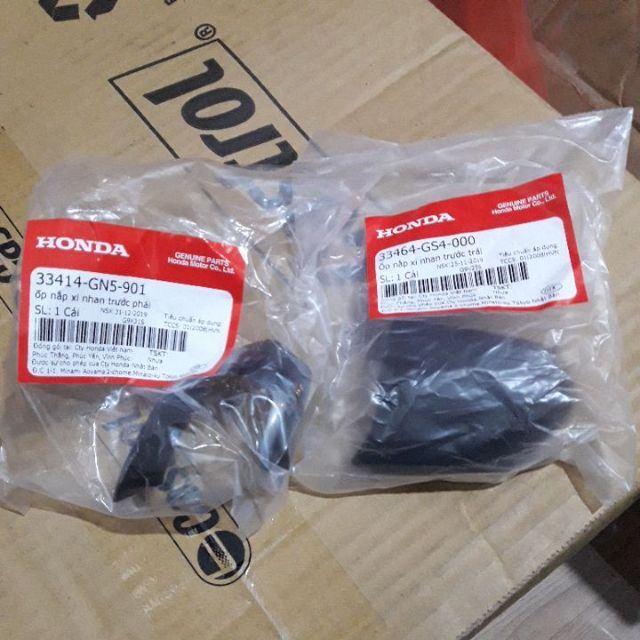 Ốp nắp xin nhan trước trái phải lắp cho dream việt dream thái chính hãng HONDA
