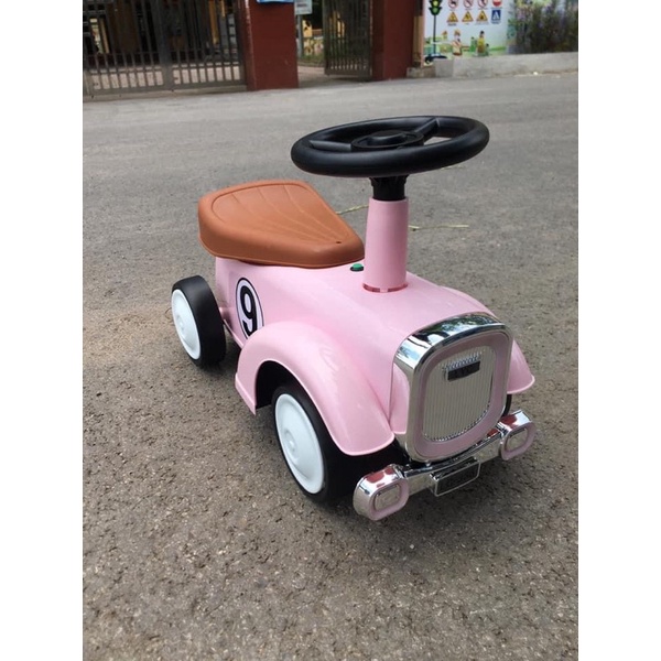 Xe chòi chân ô tô phiên bản cao cấp có nhạc cho bé