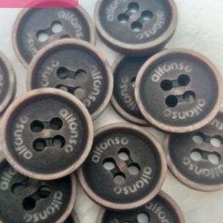 Nút nhựa size 14mm _18mm (set 10 nút/5k)