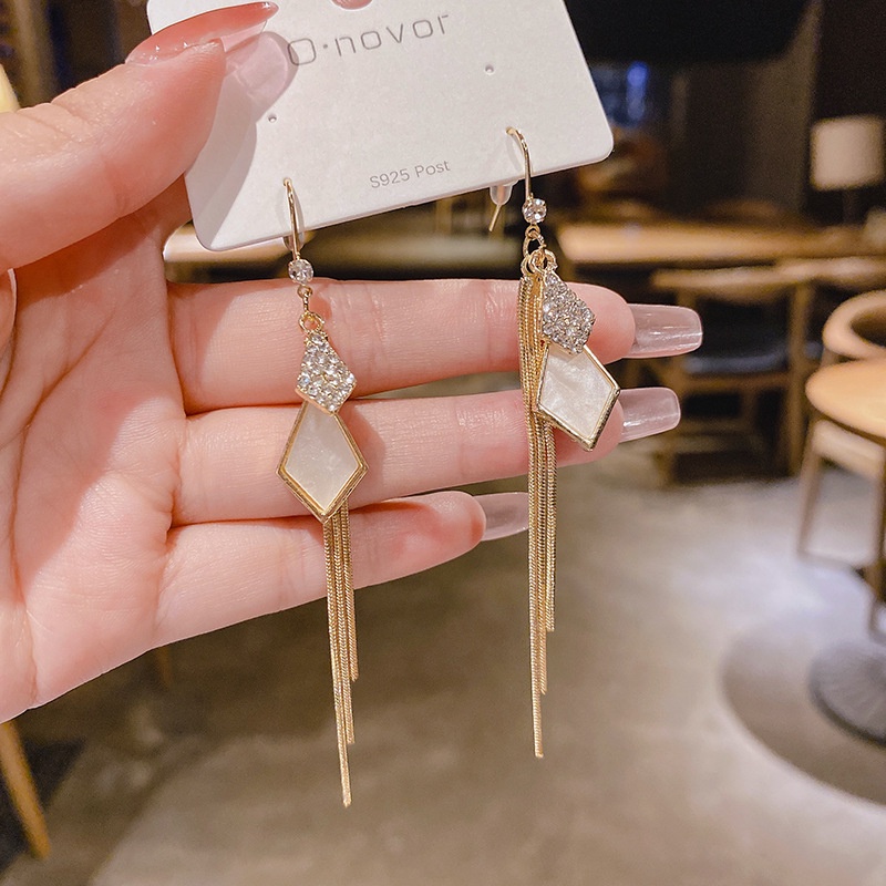 Bông Tai Tua Rua Dáng Dài Đính Đá Zircon Phong Cách Hàn Quốc 2022