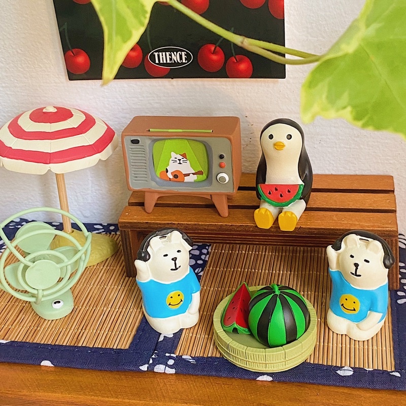 Mô hình mèo chủ đề dưới tán cây mùa hè dưa hấu