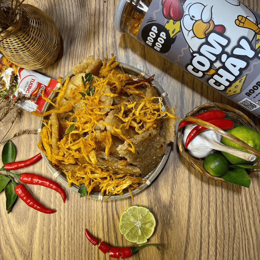 Cơm cháy mắm hành lắc khô gà lá chanh 300g ROOPROOP đồ ăn vặt Sài Gòn ngon rẻ an toàn vệ sinh | BigBuy360 - bigbuy360.vn