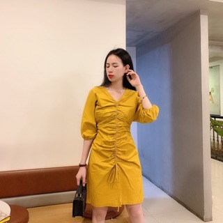 Đầm vàng rút dây giữa