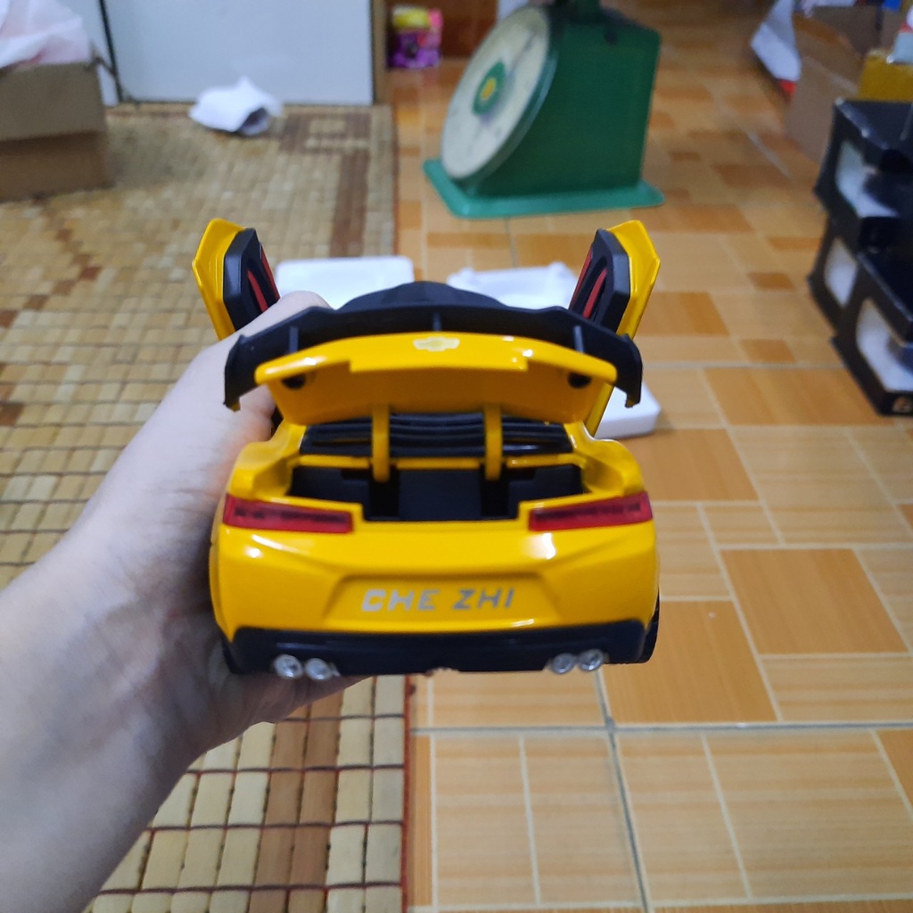 Xe mô hình ô tô đồ chơi trẻ em Chevrolet Camaro tỉ lệ 1:24 bằng kim loại xe có âm thanh và đèn mở được cử