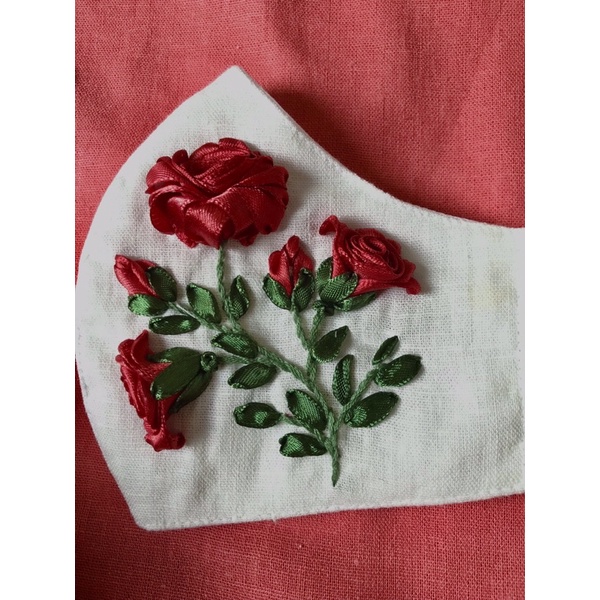 Khẩu trang thêu handmade