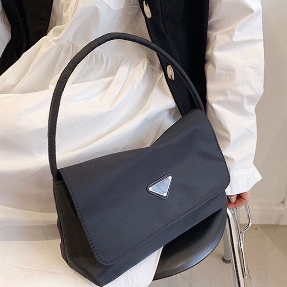 Túi xách nữ đeo vai cỡ lớn khóa kim loại hình tam giác vải oxford