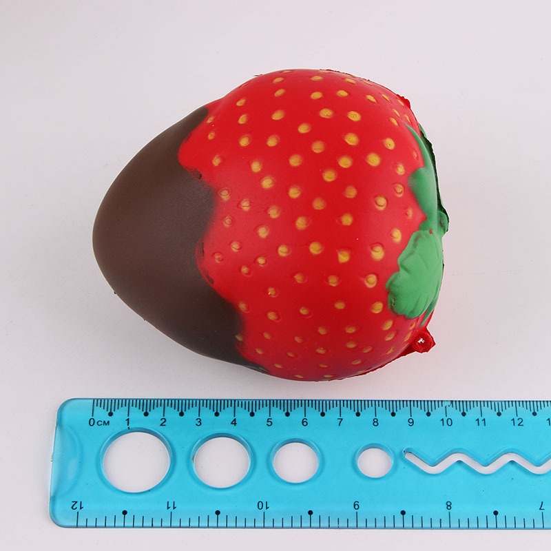 Squishy Lớn JUMBO Hình quả dâu chấm socola Đồ Chơi Xốp Giảm Stress Hình mềm mịn dễ Thương đàn hồi Cho Bé