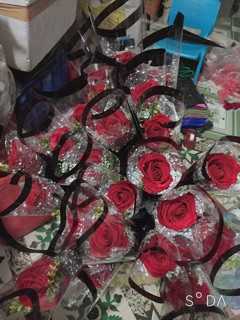 1 bó hoa hồng khổng lồ