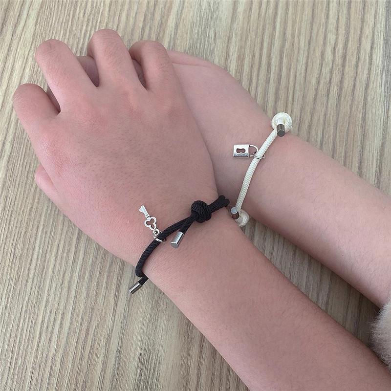 Cặp vòng tay cao su có khóa nam châm