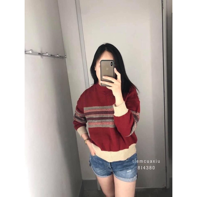 Áo len đỏ hoạ tiết