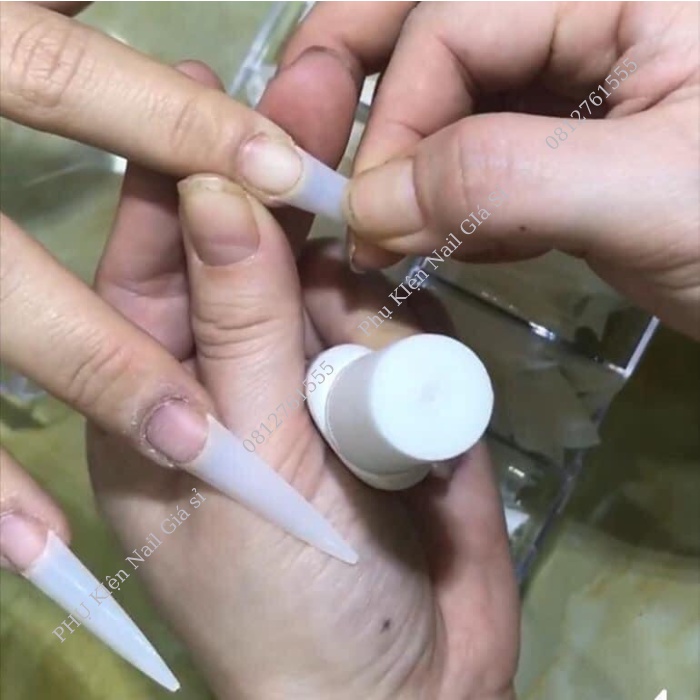 Móng nối típ nhọn phom dài chuẩn đẹp