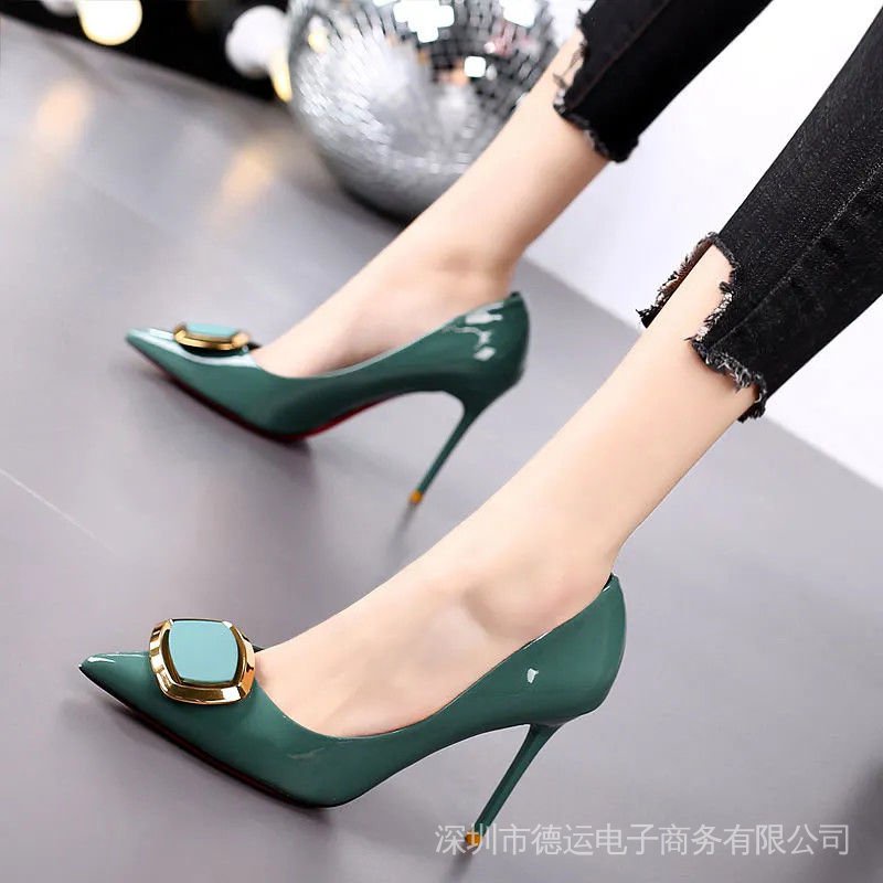 Giày Cao Gót Da Bóng Mũi Nhọn Phối Khóa Kim Loại Thời Trang Mùa Xuân 21 Cho Nữ