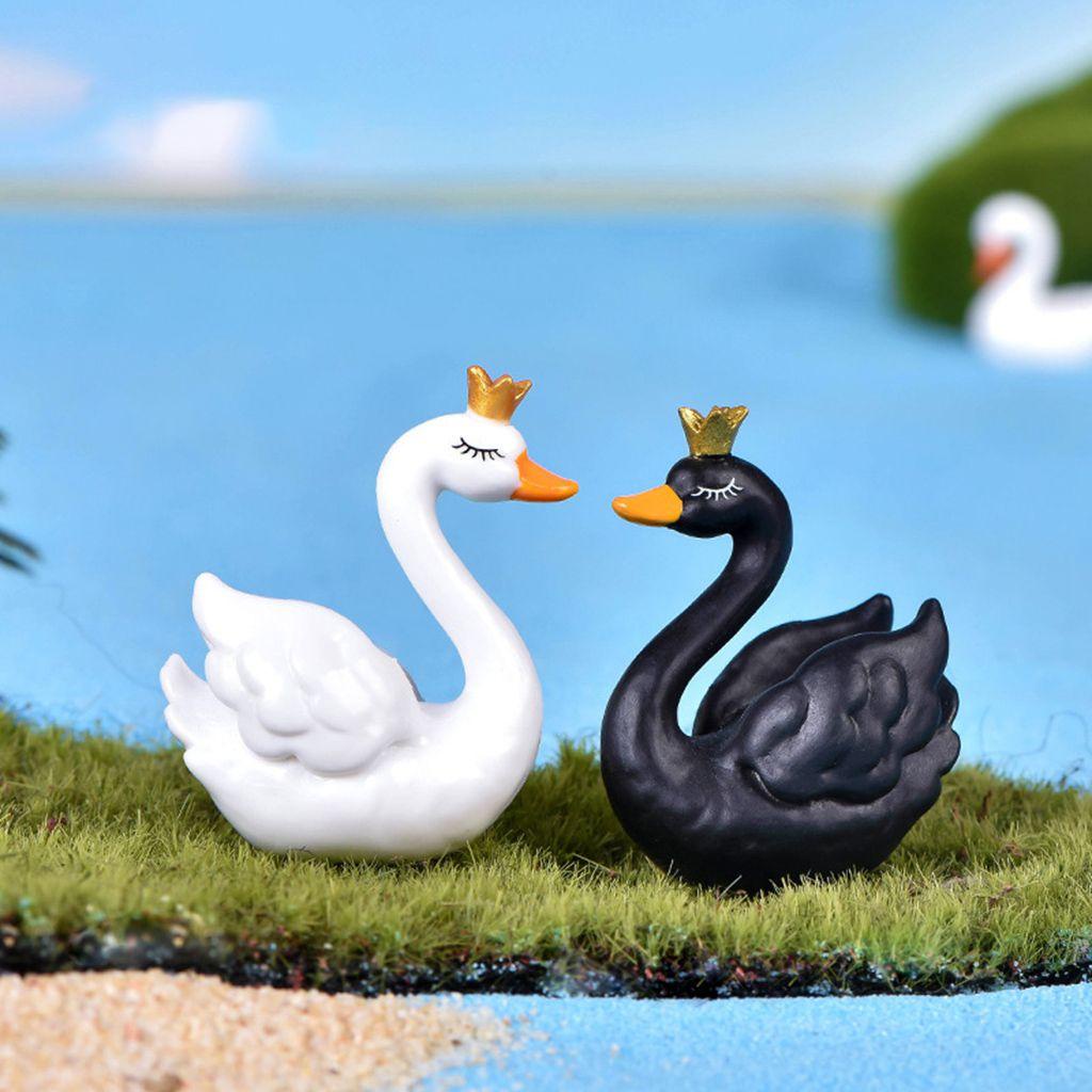 Đồ trang trí Thiên Nga Đội Vương Miện Mini Dùng Để Trang Trí Vườn