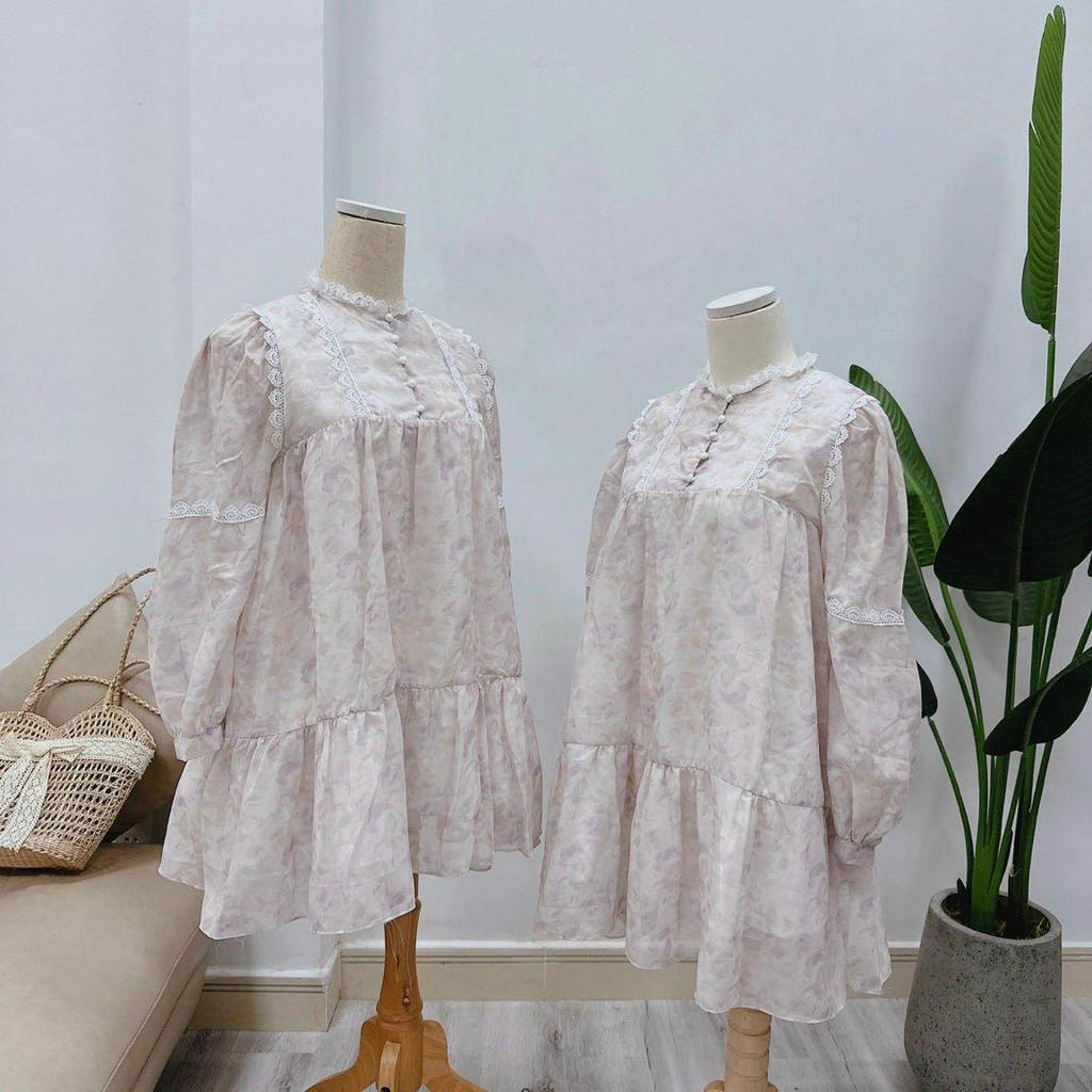 ĐẦM BABYDOLL HOA TÍM VIỀN REN KÈM DÂY NƠ EO