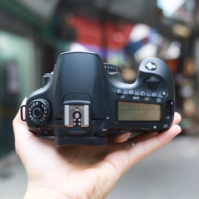 Bộ máy ảnh Canon EOS 60D kèm ống kính Canon EF-S 18-55mm F3.5-5.6