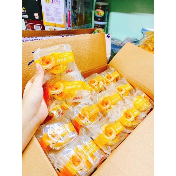 1 Cái Bánh Pía trứng muối tan chảy Liuxiu